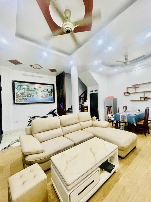 Bán nhà Ngọc Hồi, gần B.xe Nước Ngầm, Linh Đàm 40m, 4 tầng ô tô qua nhà hơn 6 tỷ